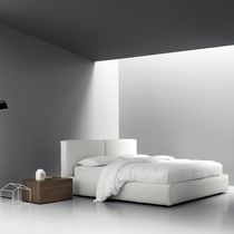 Lit double / contemporain / tapissé / avec...