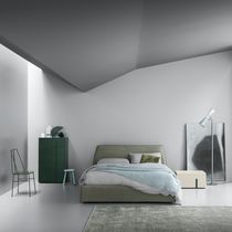 Lit double / contemporain / tapissé / avec...