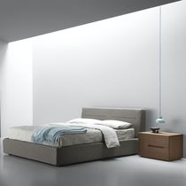 Lit double / contemporain / tapissé / avec...