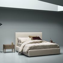 Lit double / contemporain / tapissé / avec...