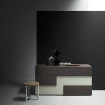 Commode contemporaine / en bois laqué /...