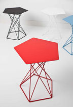 Table d'appoint contemporaine / en acier...