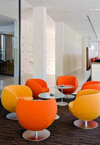 Table d'appoint contemporaine / en verre...