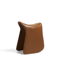 Tabouret contemporain / en cuir / avec piètement...