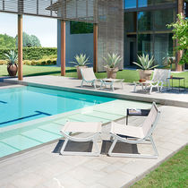 Repose-pied contemporain / en polyuréthane...