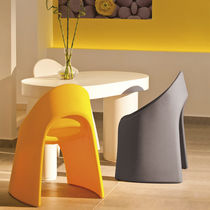 Chaise contemporaine / en polyéthylène /...