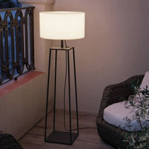 Lampe sur pied / en métal / en polyéthylène...