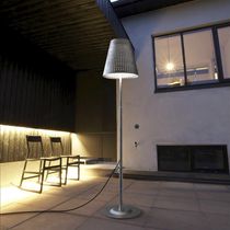 Lampe sur pied / contemporaine / en acier...
