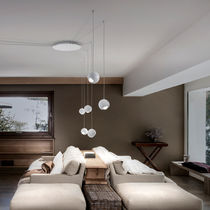 Suspension / contemporaine / en métal