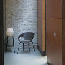 Chaise contemporaine / tapissée / avec accoudoirs...