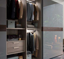 Armoire contemporaine / en bois laqué /...