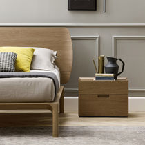 Table de chevet contemporaine / en bois...