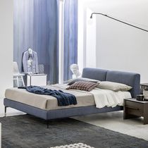Lit double / contemporain / tapissé / avec...