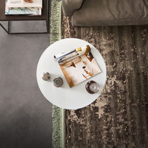 Table d'appoint contemporaine / en bois...