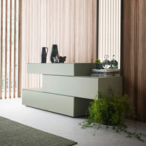 Commode contemporaine / en bois laqué /...