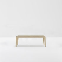 Table contemporaine / en bois laqué / en...