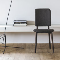 Chaise contemporaine / tapissée / en tissu...