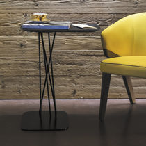 Table d'appoint contemporaine / en métal...