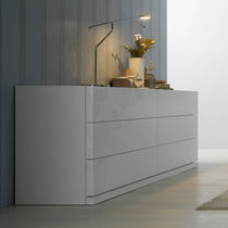 Commode contemporaine / en bois laqué /...