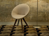 Chaise contemporaine / tapissée / en tissu