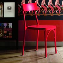 Chaise contemporaine / empilable / en matières...