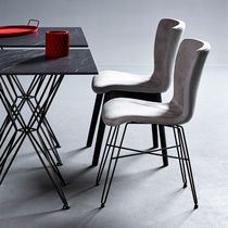 Chaise contemporaine / tapissée / en matières...