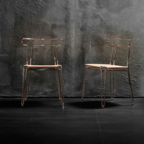 Chaise contemporaine / tapissée / en cuir...