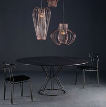 Table contemporaine / en verre / en grès...