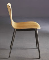 Chaise contemporaine / en chêne / en acier...