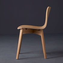 Chaise contemporaine / piètement standard...