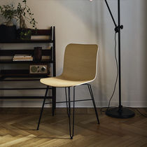 Chaise contemporaine / piètement standard...
