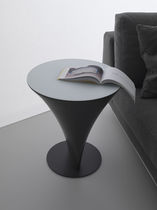 Table d'appoint contemporaine / en polyuréthane...