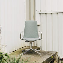 Chaise contemporaine / en tissu / en contreplaqué...