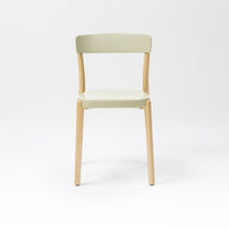Chaise contemporaine / tapissée / empilable...