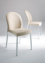 Chaise contemporaine / en polymère / tapissée