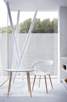 Table contemporaine / en hêtre / ronde