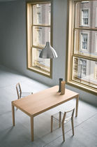 Table contemporaine / en bois / rectangulaire...