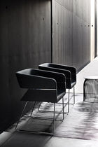 Chaise contemporaine / en tissu / en cuir...