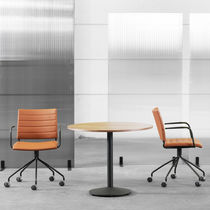 Chaise contemporaine / en tissu / en cuir...