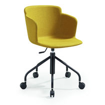Chaise contemporaine / en tissu / en cuir...