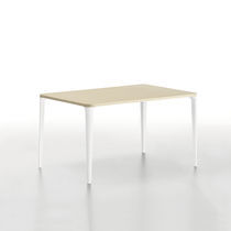 Table à manger contemporaine / en mélaminé...