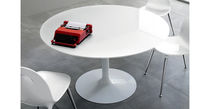 Table contemporaine / en verre / ronde