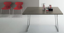 Table contemporaine / en bois / carrée /...