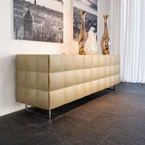 Buffet contemporain / en bois / face en...