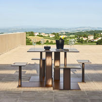 Ensemble table et bancs contemporain / en...