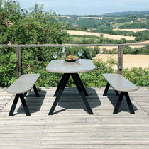Table contemporaine / en acier galvanisé...