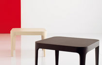 Table basse contemporaine / en bois / carrée