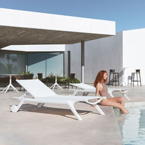 Bain de soleil contemporain / en polypropylène...