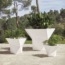 Pot de jardin en polyéthylène / résidentiel...