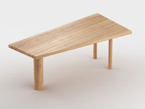 Table contemporaine / en chêne / trapézoïdale